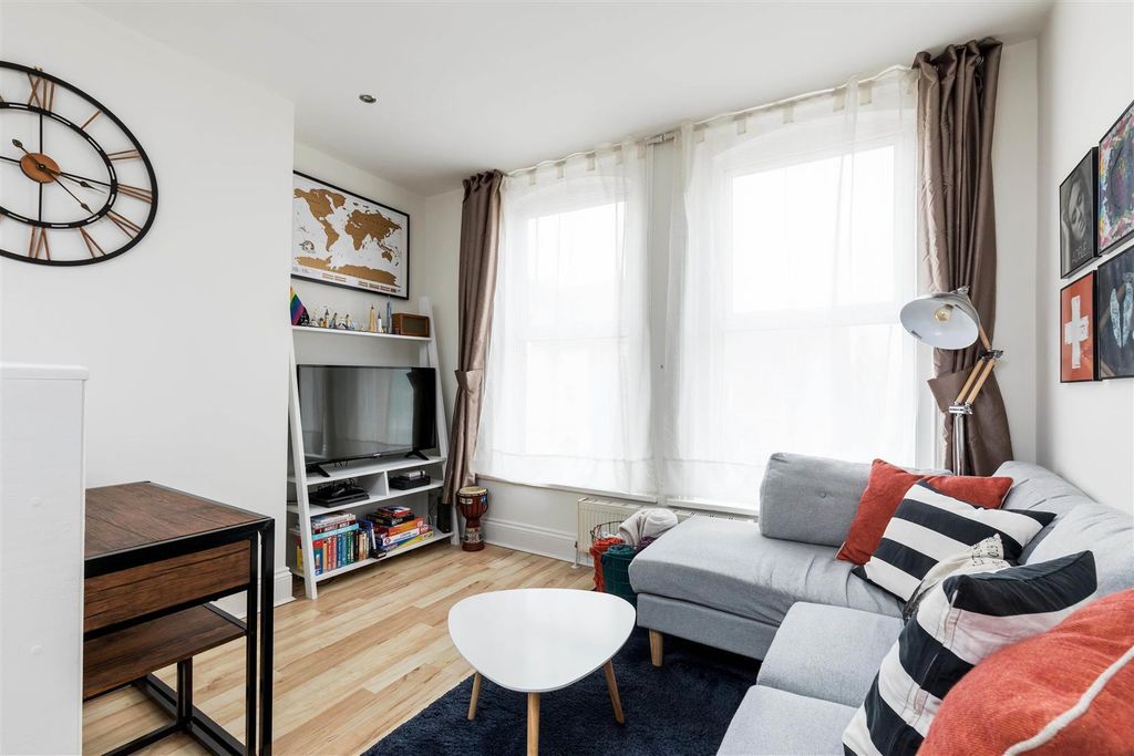 Property photo 2 of 10