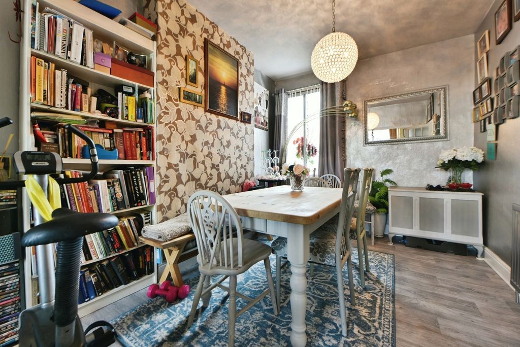 Property photo 2 of 17 Dining Room