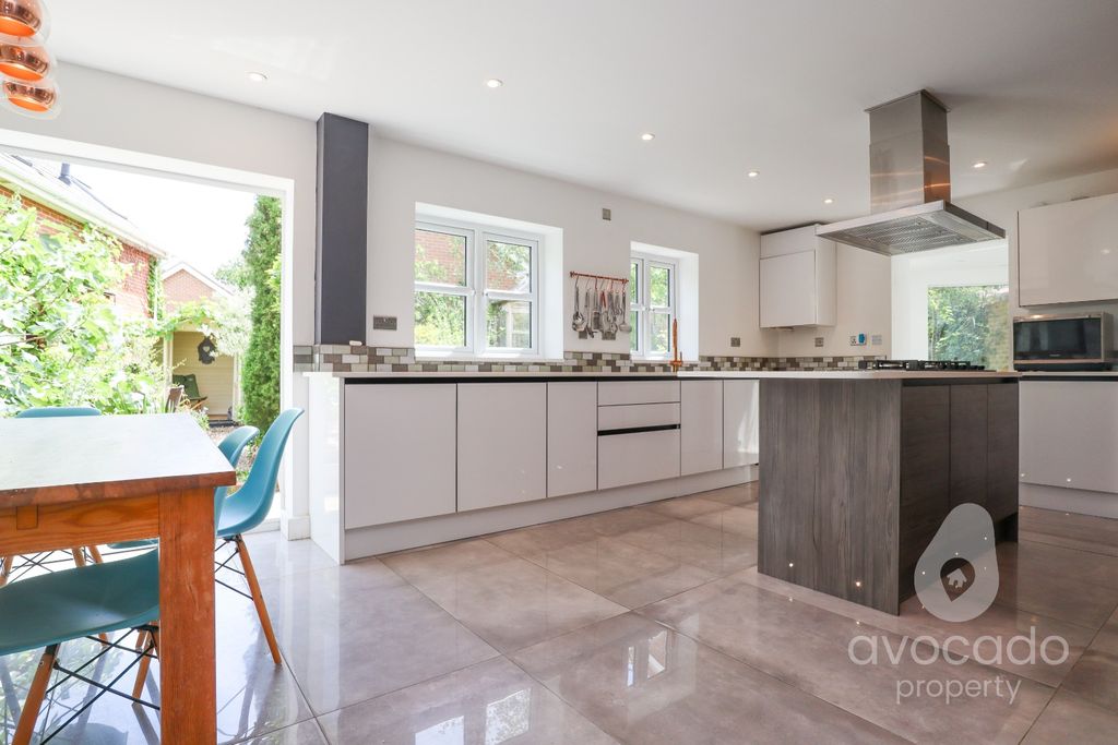 Property photo 2 of 20 5255975