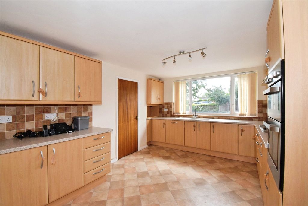 Property photo 3 of 22 Kitchen