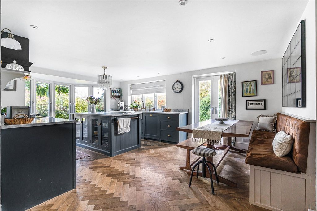Property photo 3 of 25 Kitchen/Dining Room