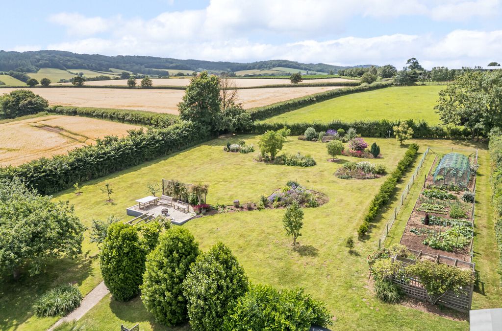 Property photo 2 of 29 1315591-12-685E42...