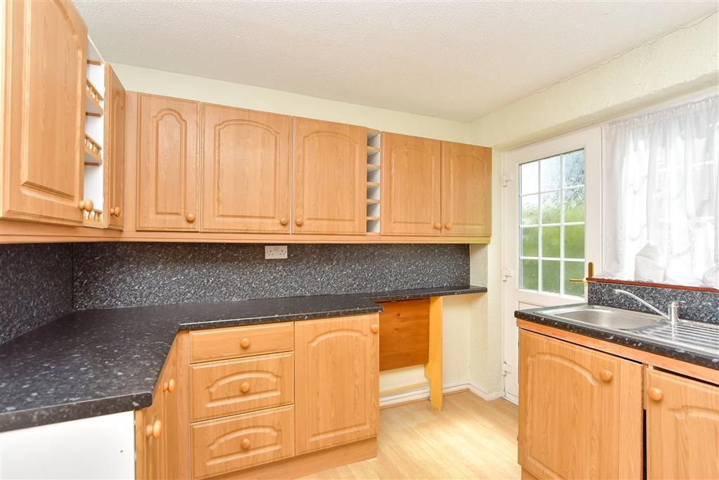 Property photo 3 of 8 Kitchen