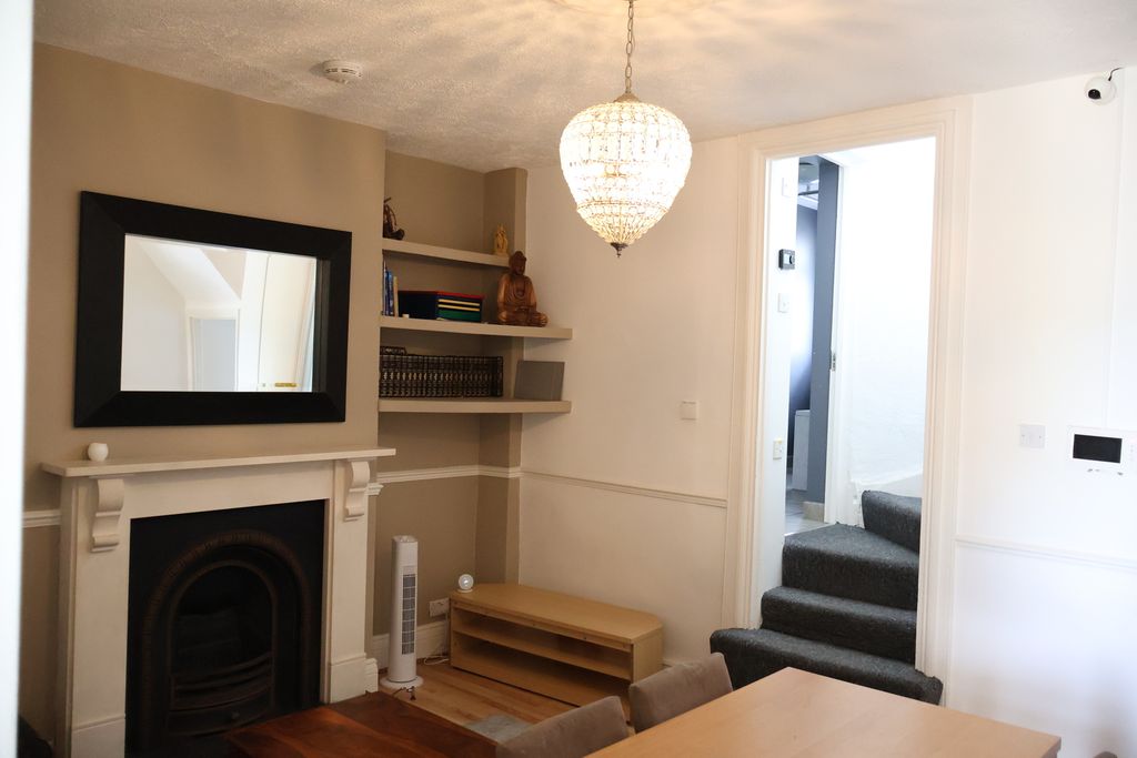 Property photo 2 of 25
