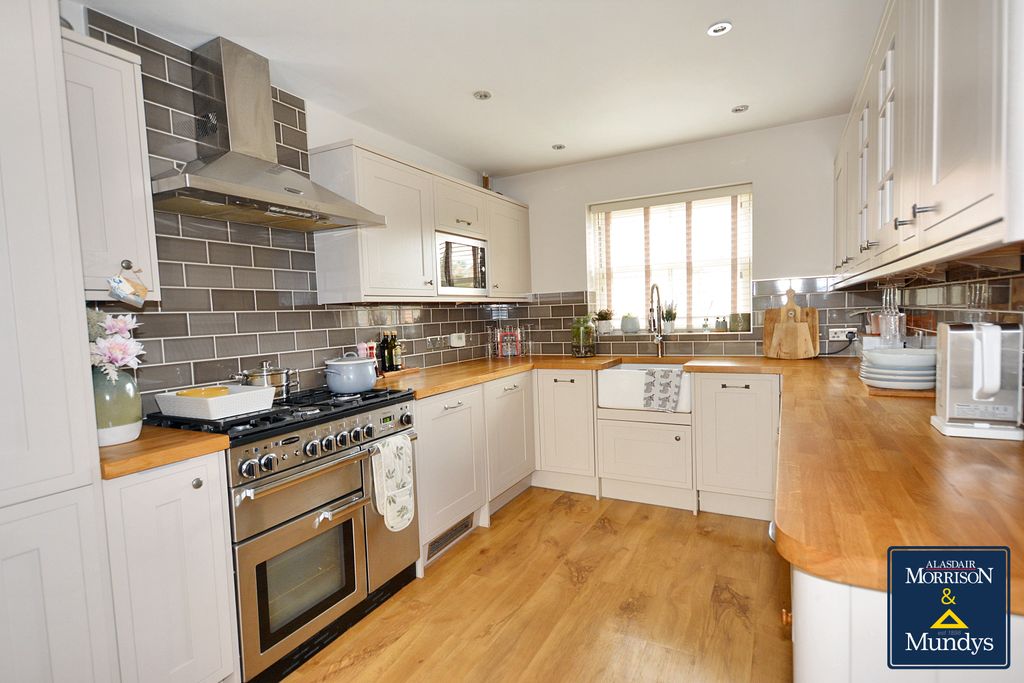 Property photo 3 of 22 Kitchen