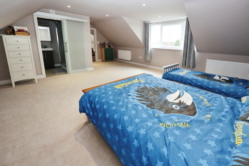 Property photo 2 of 35 4164293