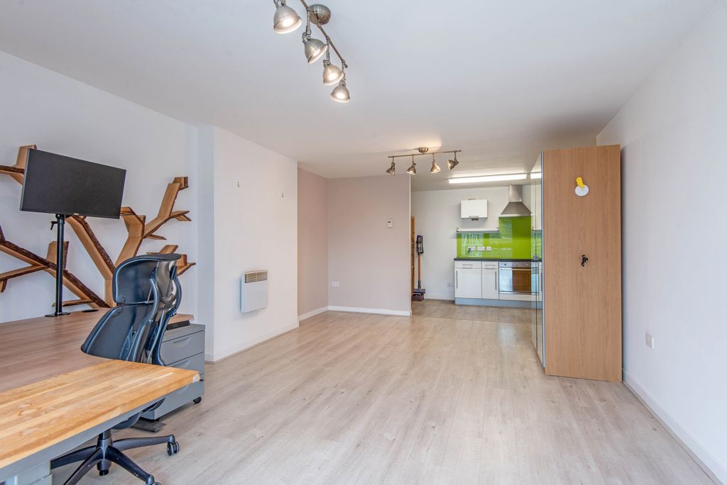 Property photo 3 of 7 Picture No. 05