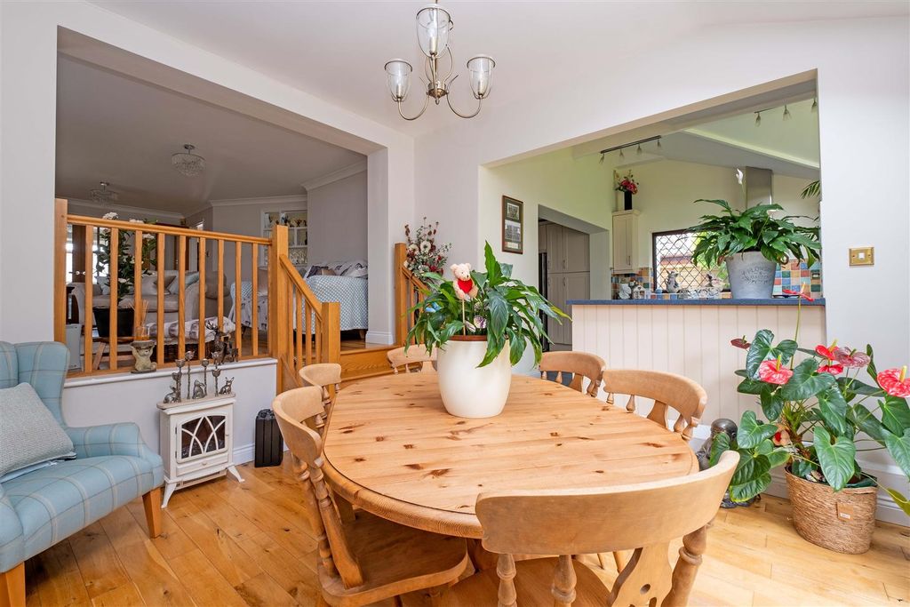 Property photo 3 of 33 Dining Room