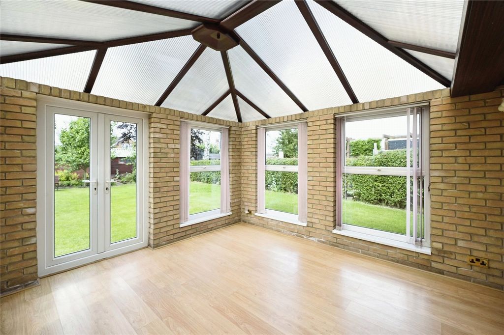 Property photo 3 of 17 Conservatory