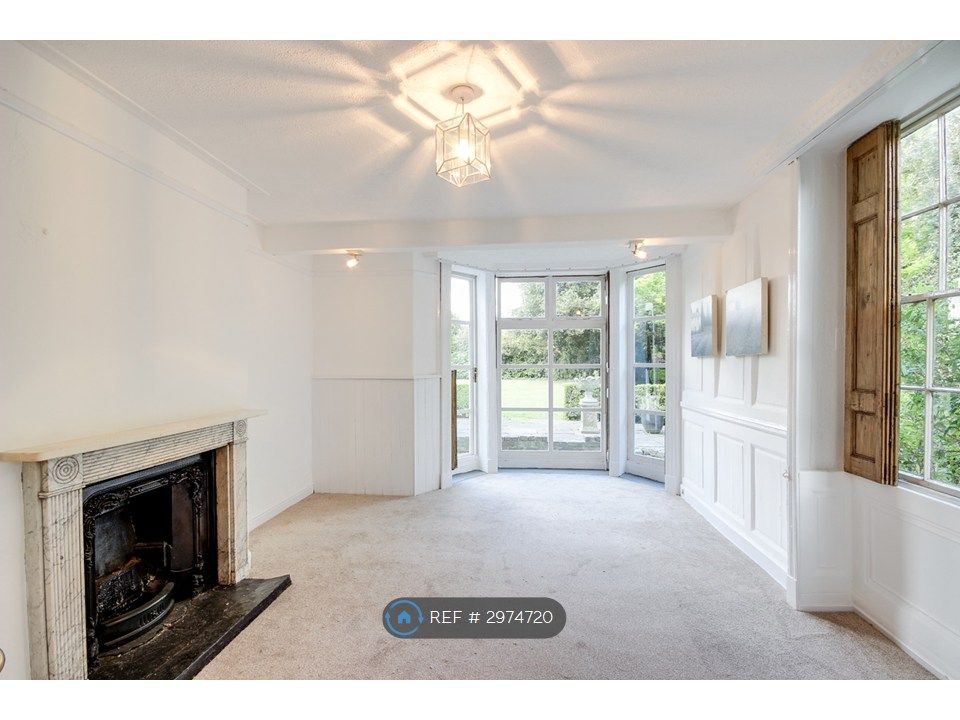 Property photo 1 of 15 Main Room