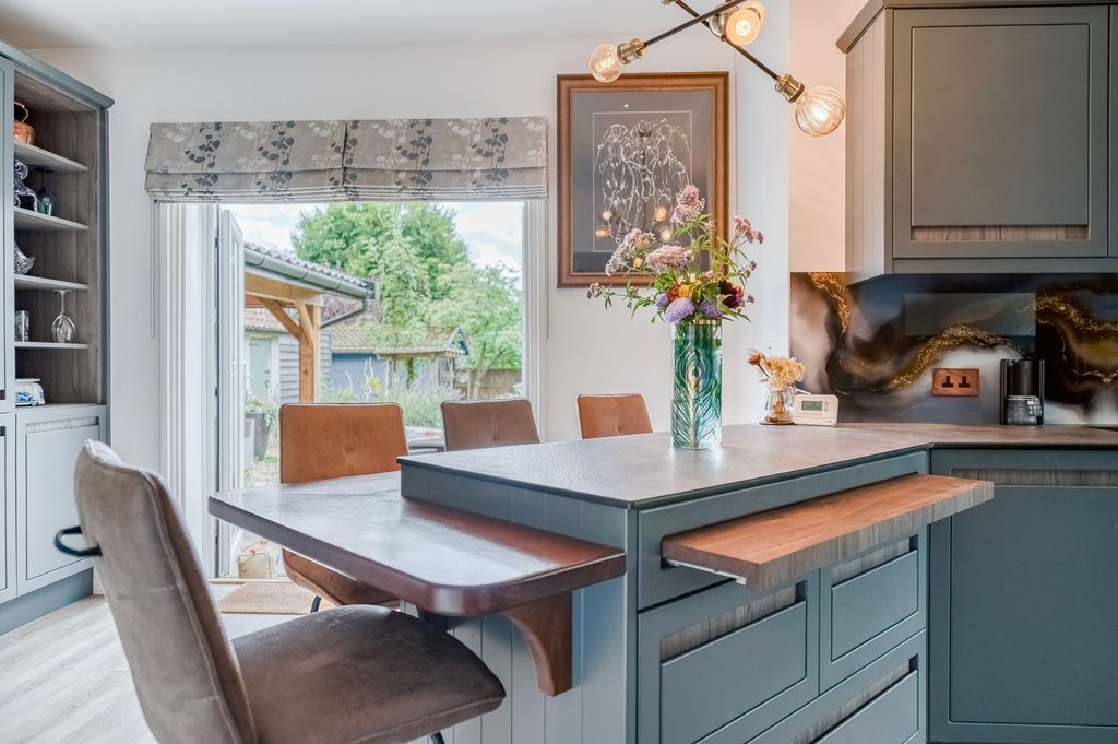 Property photo 3 of 32