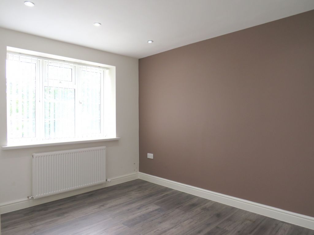 Property photo 3 of 6 Gallery