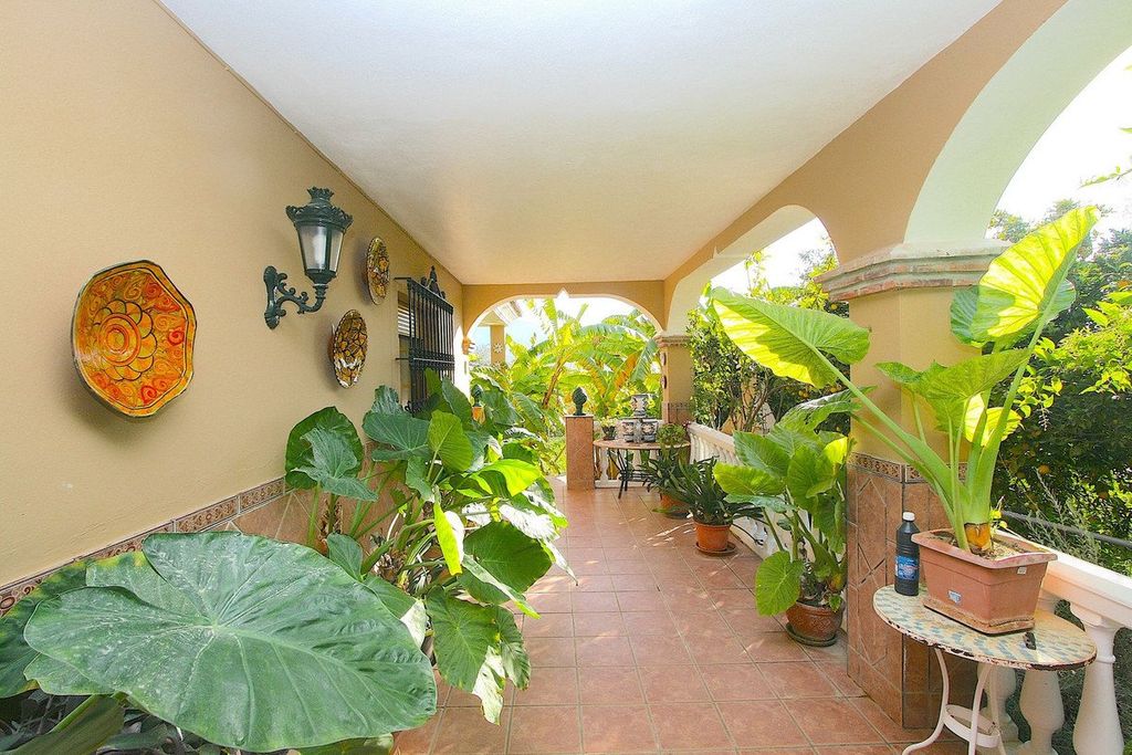 Property photo 2 of 35