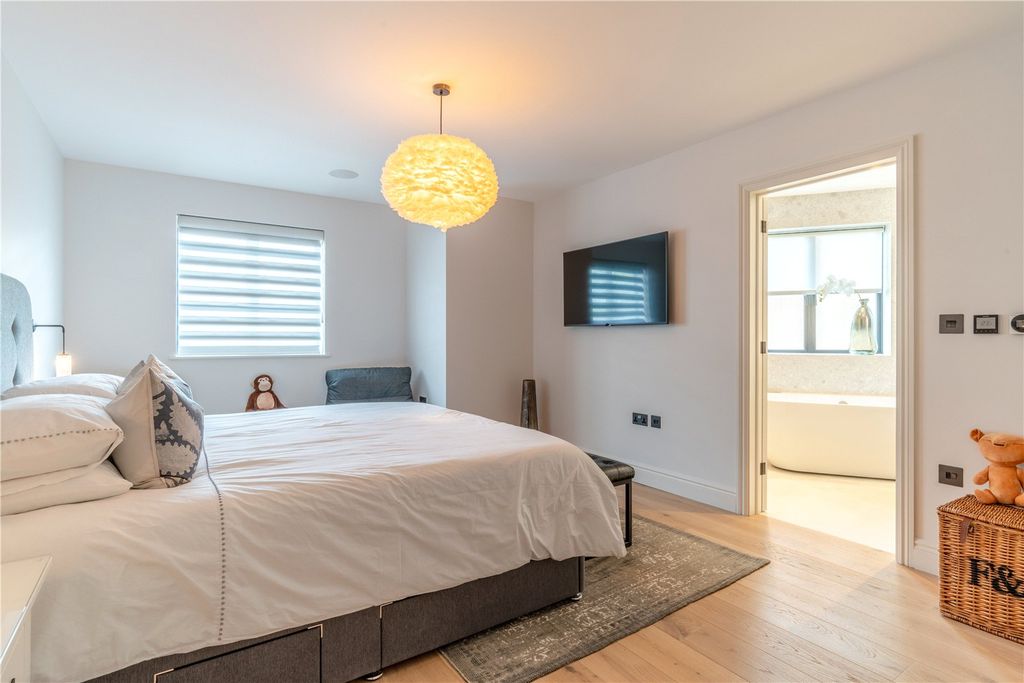 Additional image 19 of 6 bed detached house for saleAlderton Hill, Loughton, Essex IG10