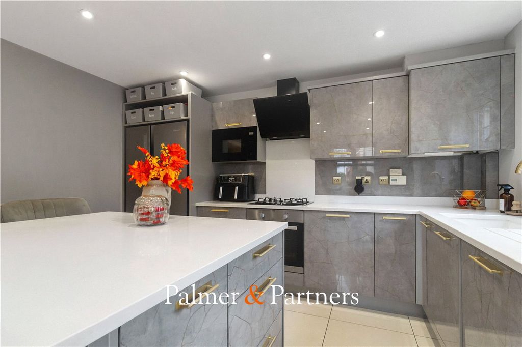 Property photo 2 of 33 Picture No. 62