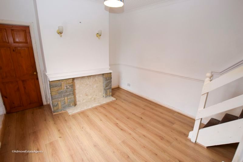 Property photo 3 of 9 Photo 6