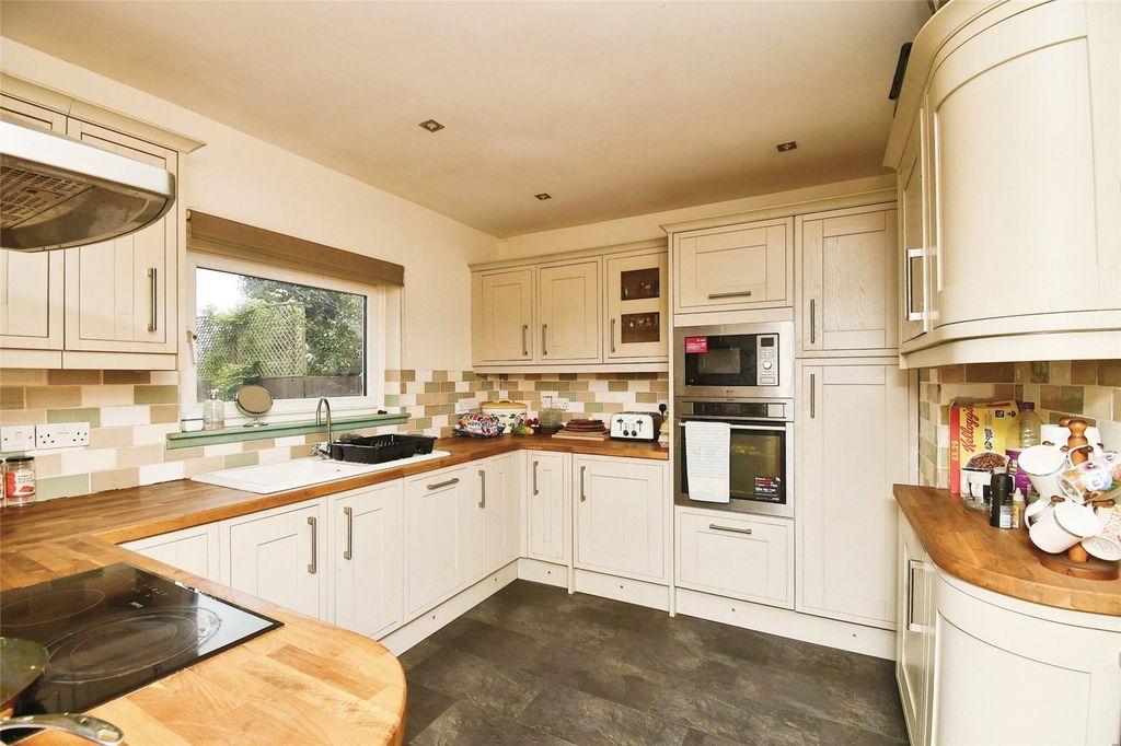 Property photo 2 of 14 Picture No. 32