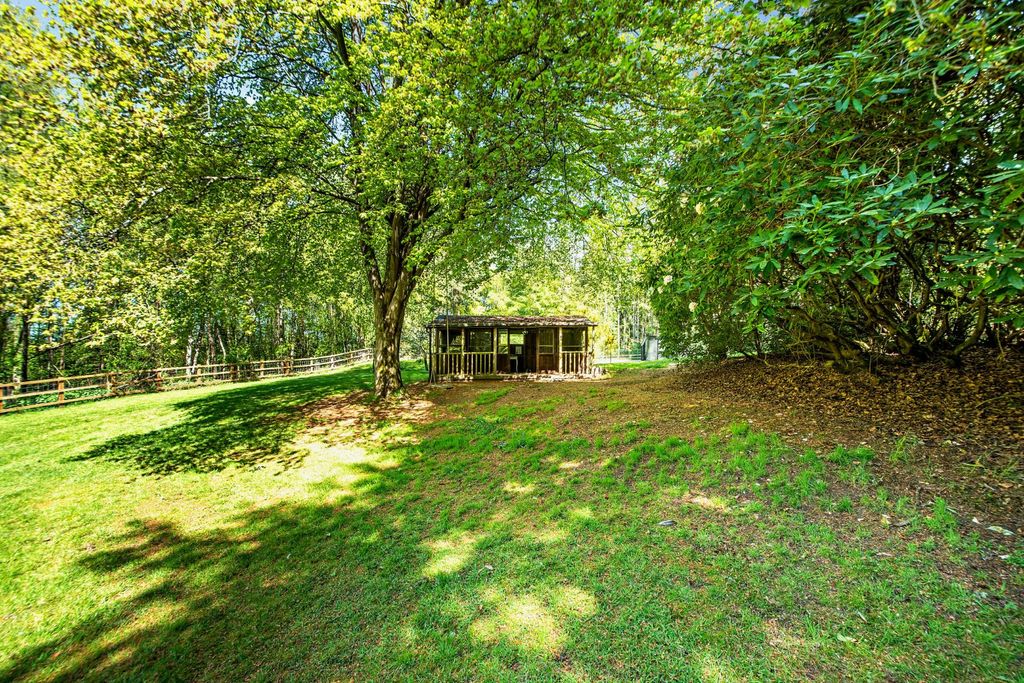 Additional image 16 of 6 bed detached house for saleHorris Hill, Newbury, Berkshire RG20