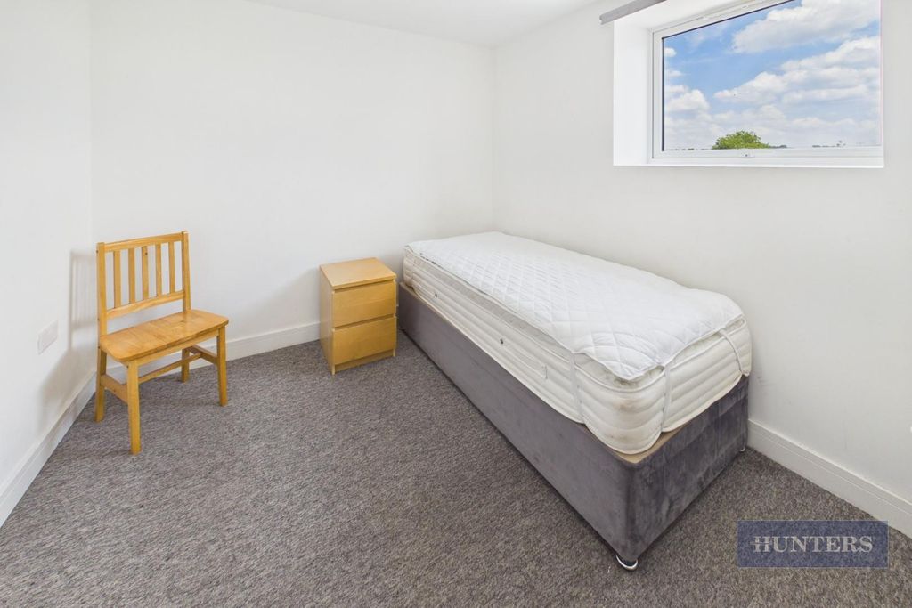 Property photo 1 of 15 Bedroom 1.Jpg