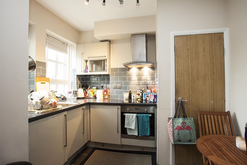 Property photo 3 of 6 Kitchen