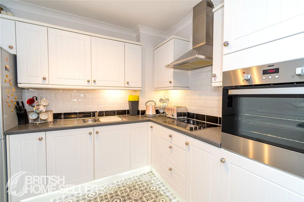 Property photo 2 of 15 Picture No. 11