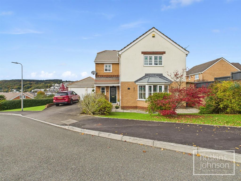 Property photo 1 of 43