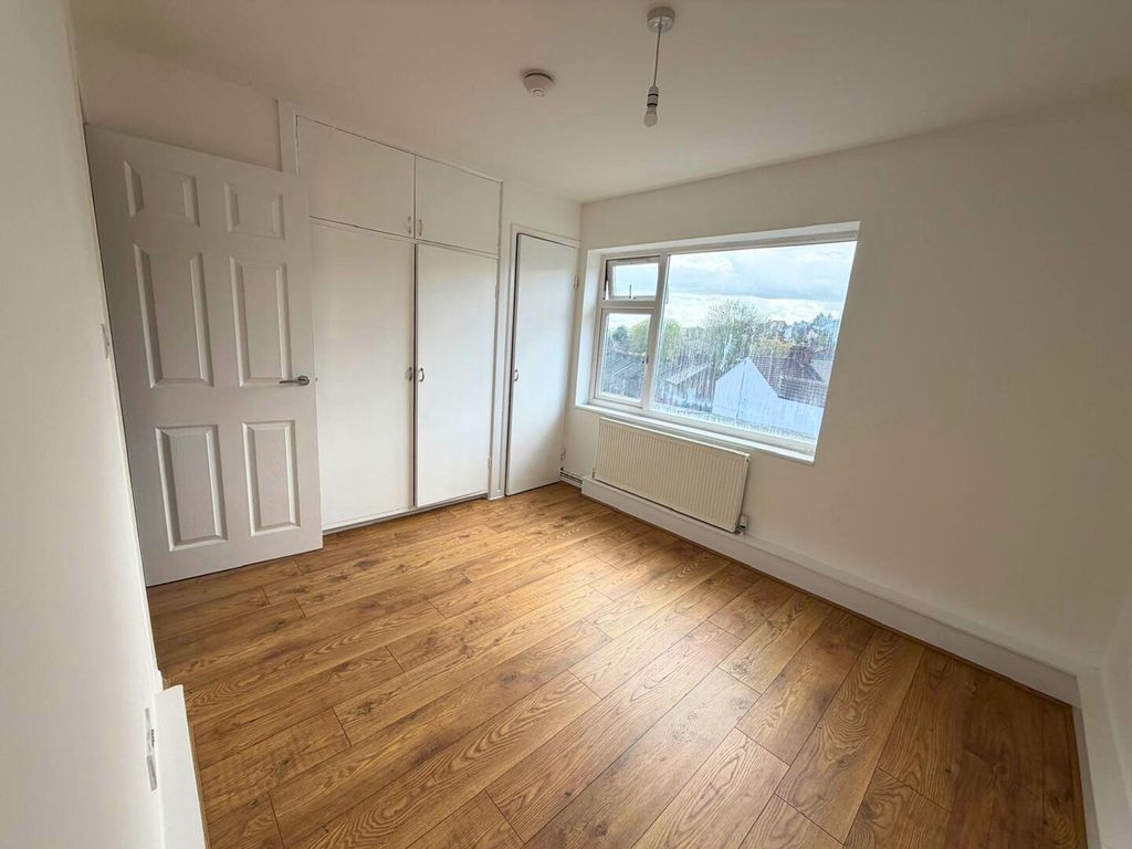 Property photo 3 of 6 Bedroom