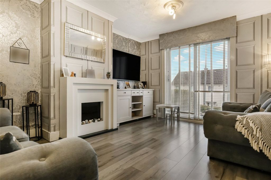 Property photo 2 of 19 Living Room