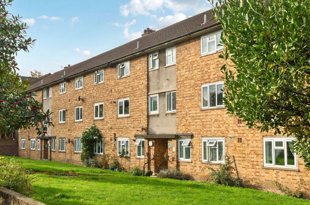 Property photo 1 of 14 1376691-14-690Df2...