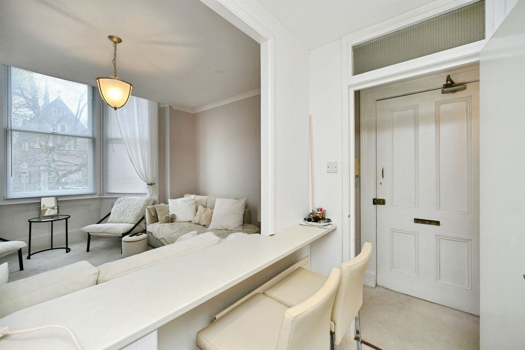 Property photo 3 of 10 Image