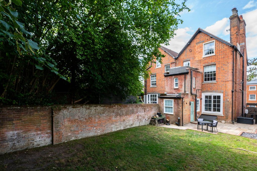 Additional image 21 of 2 bed maisonette for saleWaterden Road, Guildford GU1