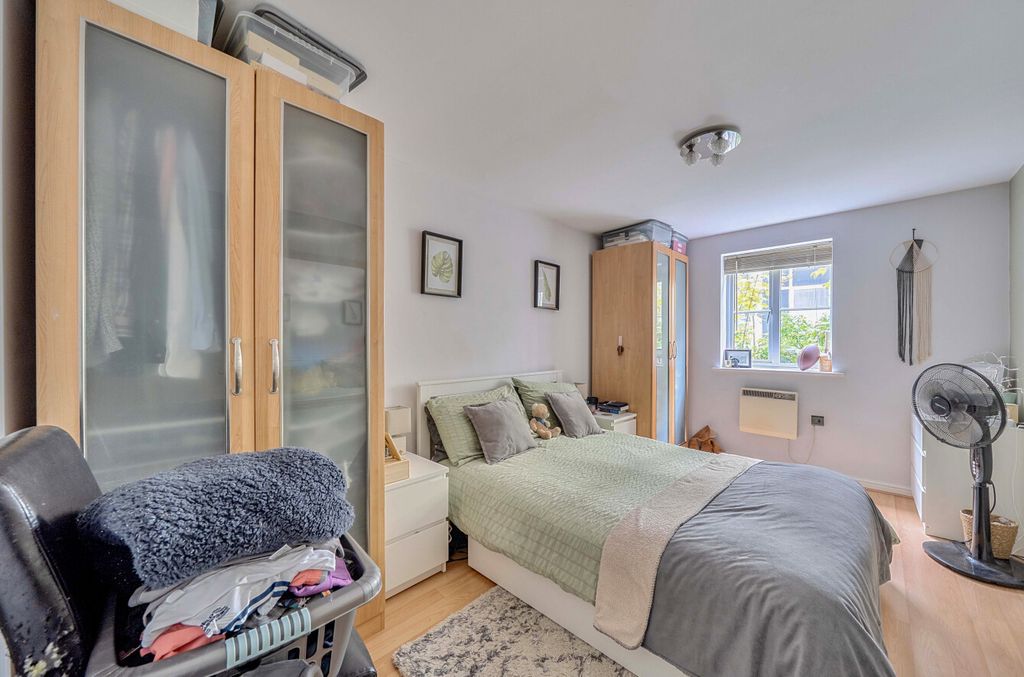 Property photo 3 of 22 1365847-1-68Ece2E...