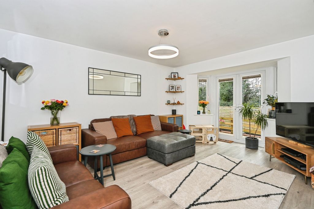 Property photo 2 of 21