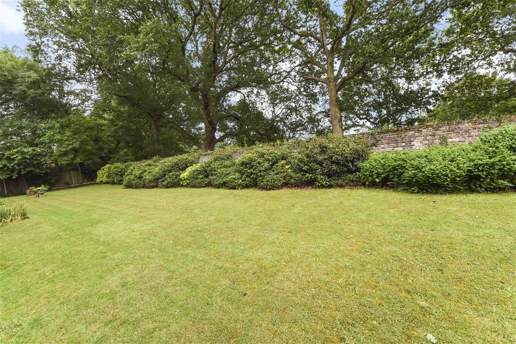 Additional image 10 of 2 bed flat for saleDeerhurst Crescent, Hampton Hill TW12