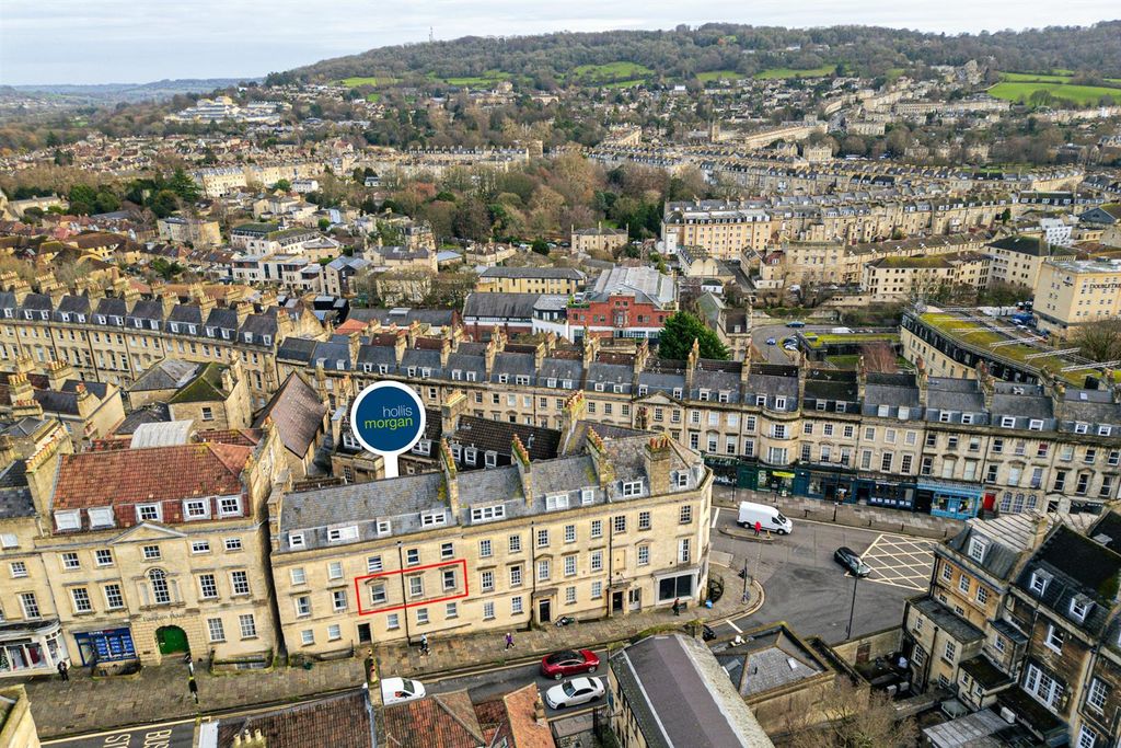 Property photo 1 of 19 Flat 5, 7 Fountain Buildings, Walcot, Bath BA1 5Du