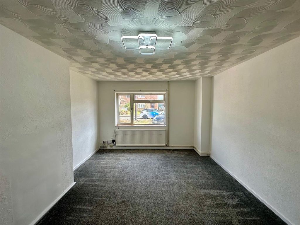 Property photo 3 of 16 Lounge