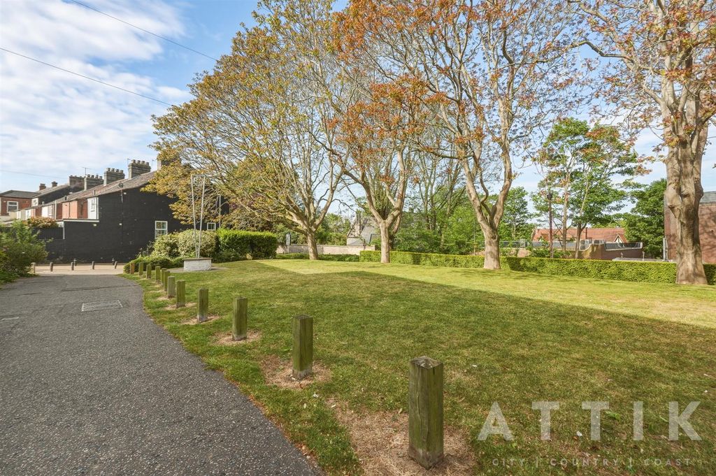 Property photo 2 of 20 Bertram_Way_020.Jpg