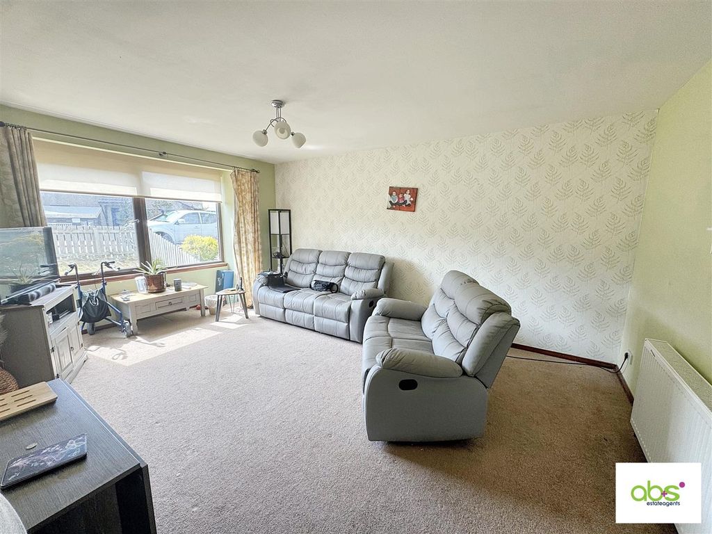 Property photo 3 of 17 Lounge