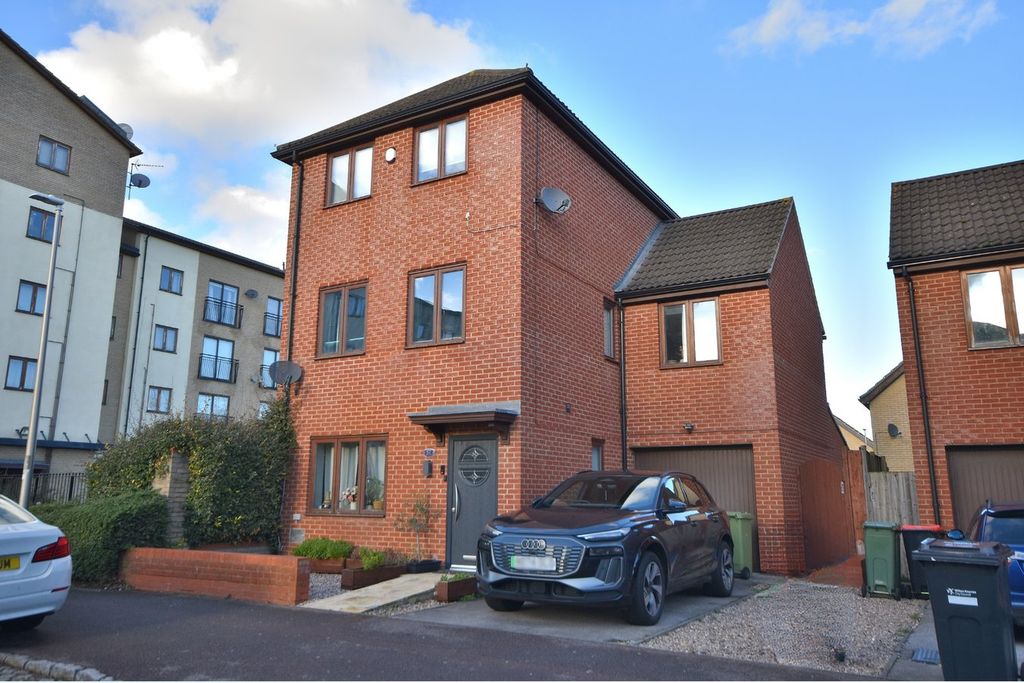 Property photo 1 of 23