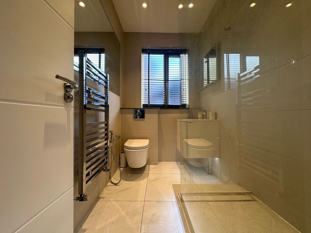 Property photo 3 of 4 Bathroom
