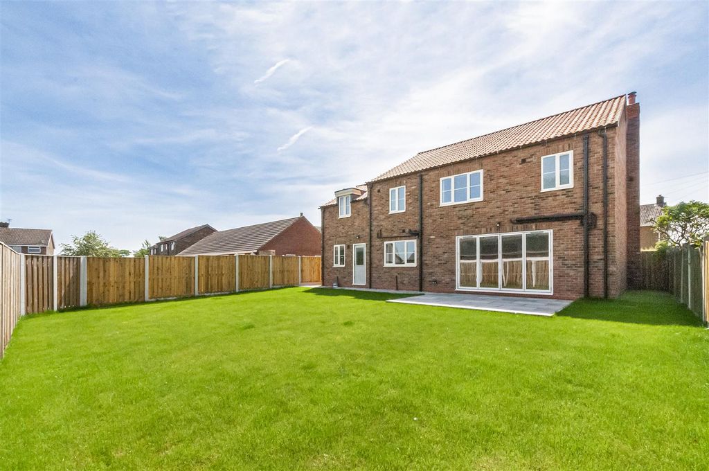 Property photo 3 of 33 15 School Road32.Jpg