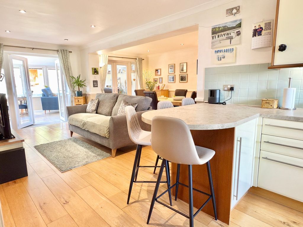 Property photo 2 of 21