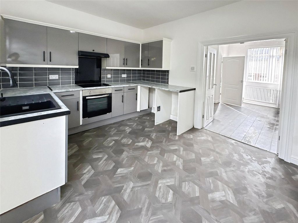 Property photo 3 of 15 Picture No. 06