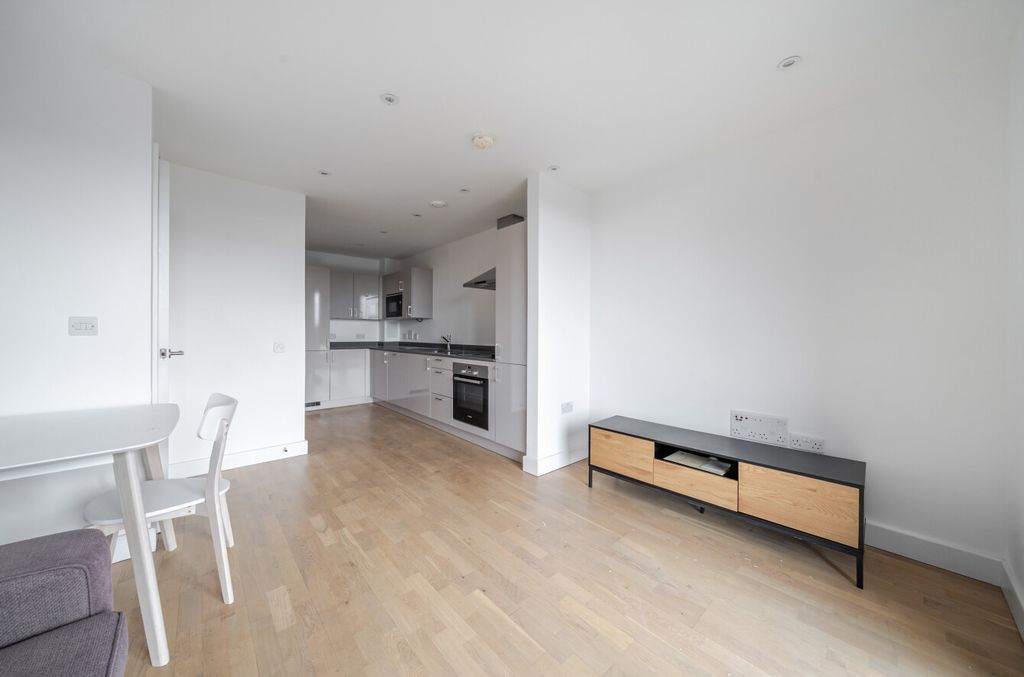 Property photo 2 of 15 1336475-4-6896031...
