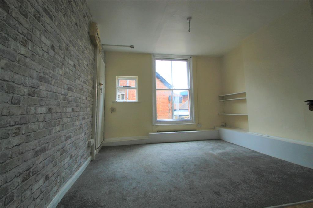 Property photo 2 of 6 Living Room .Jpg