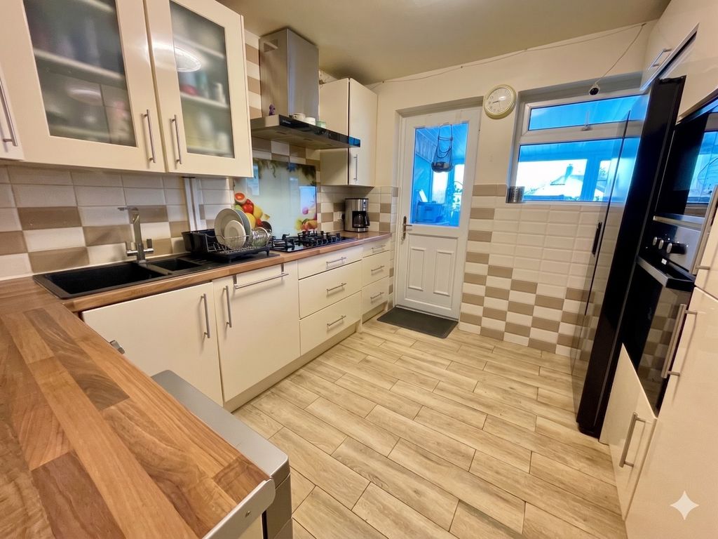 Property photo 3 of 10 5133874