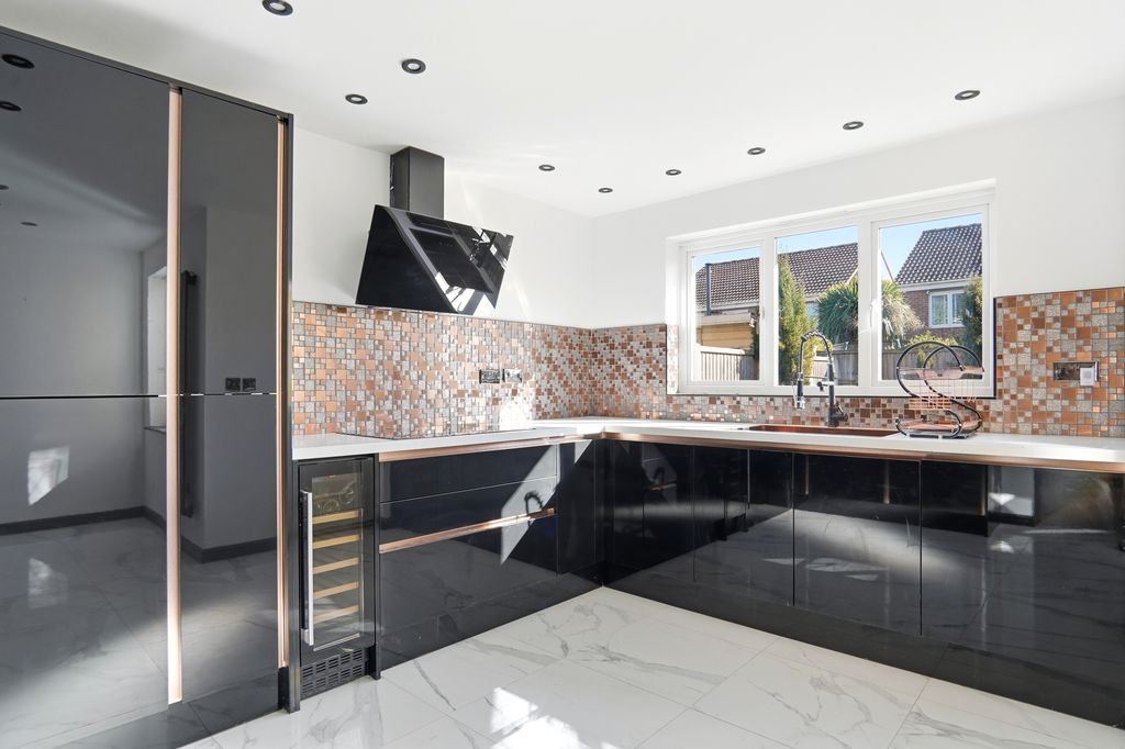 Property photo 2 of 25 Aintreedrive005