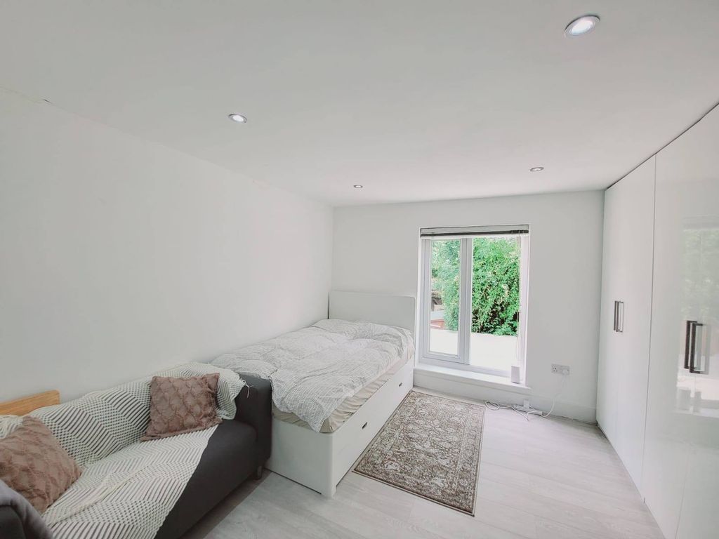 Property photo 3 of 10 Gallery