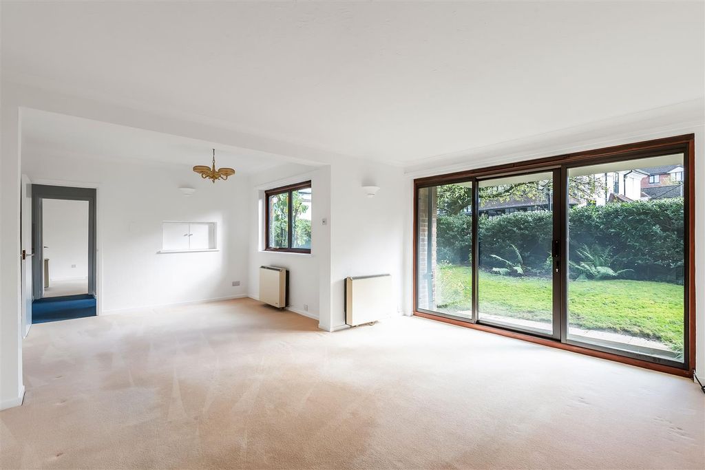 Property photo 3 of 24 18-Oakleigh-Court-2.Jpg