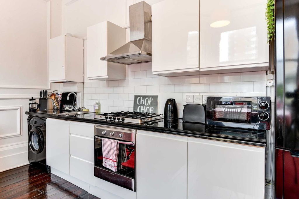 Property photo 2 of 33